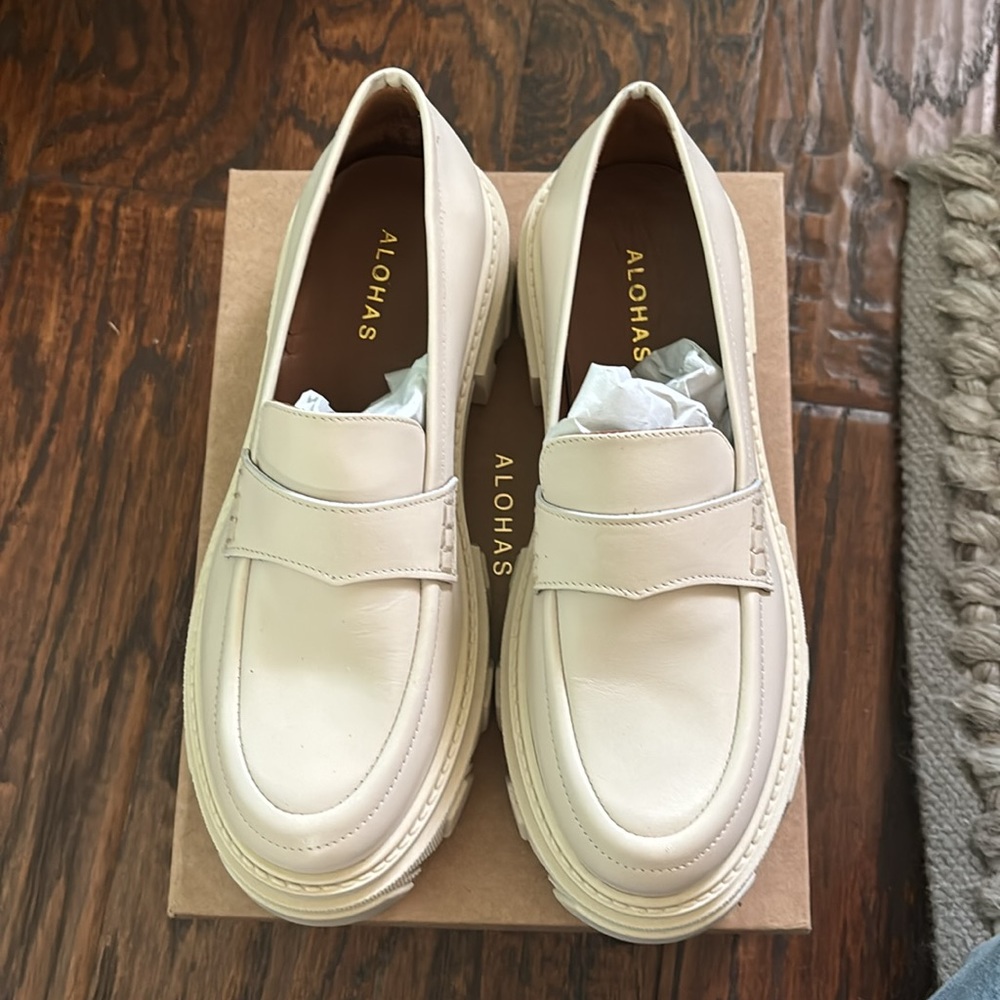 Gorgeous ALOHAS Trailblazer Ivory Chunky Sole Loafers